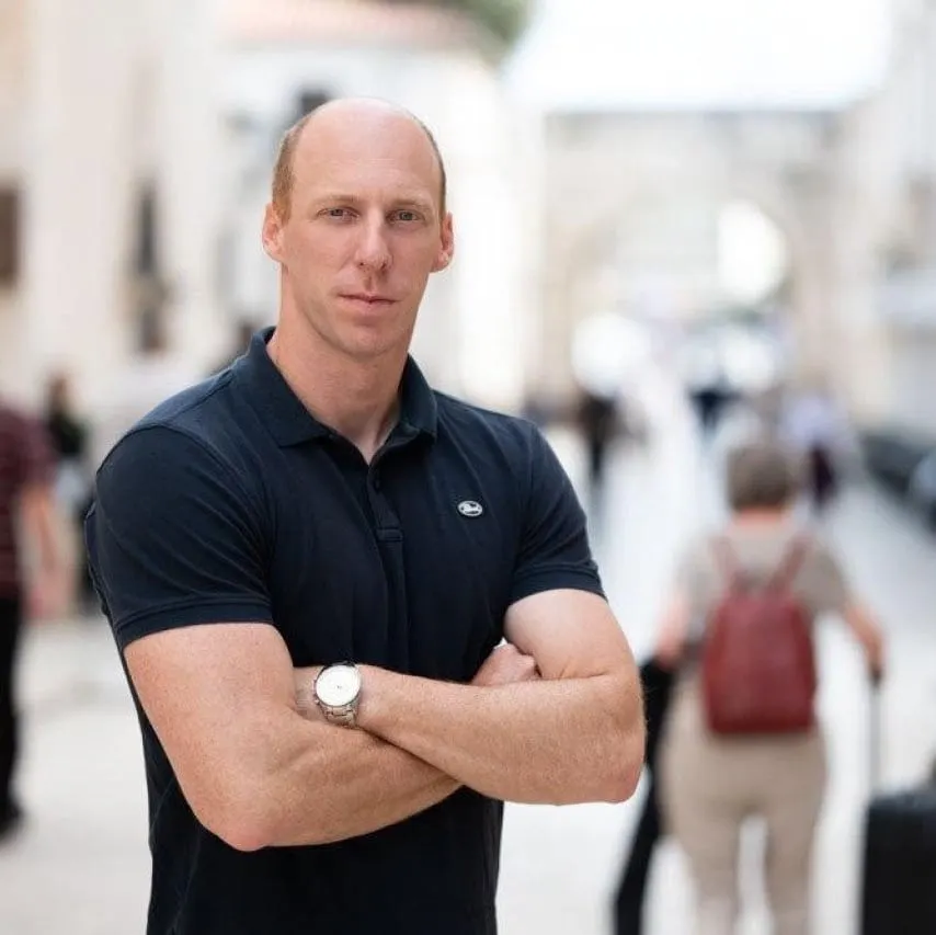 Istraživanje među biračima SDP-a pokazuje uvjerljivu prednost Radete (82%) nad Gašijem (10%) uoči unutarstranačkih izbora