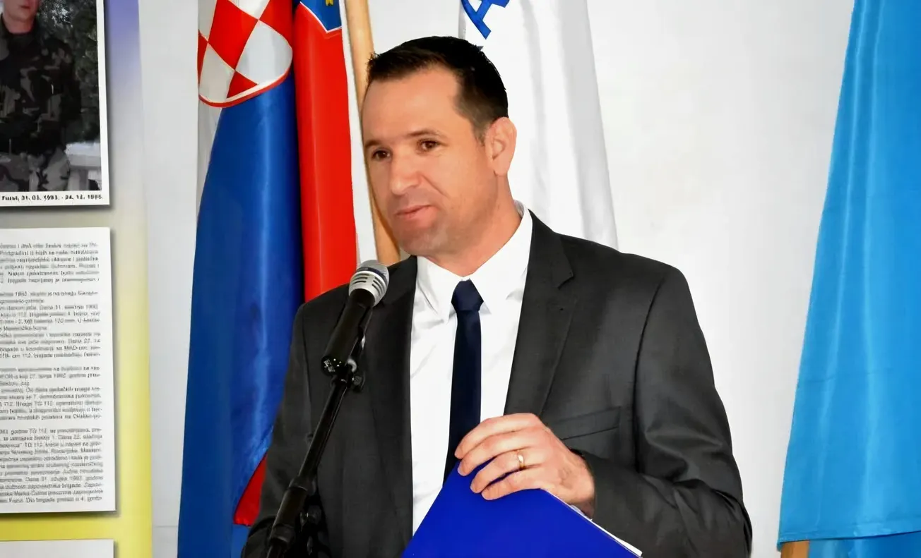 Andrija Vanjak uz pomoć HDZ-a uspio povečati plaću. Bio je vrlo, vrlo uporan u svom naumu