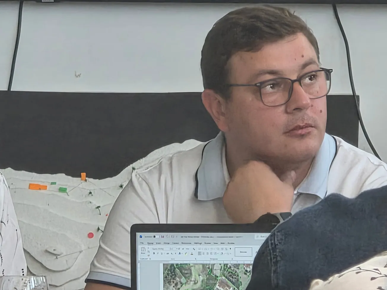 Načelnik Tribunja Marko Grubelić protuzakonito pokušava uništiti uljaru i uvući Općinu u pravni spor. Za čije interese Grubelić svjesno krši zakon?