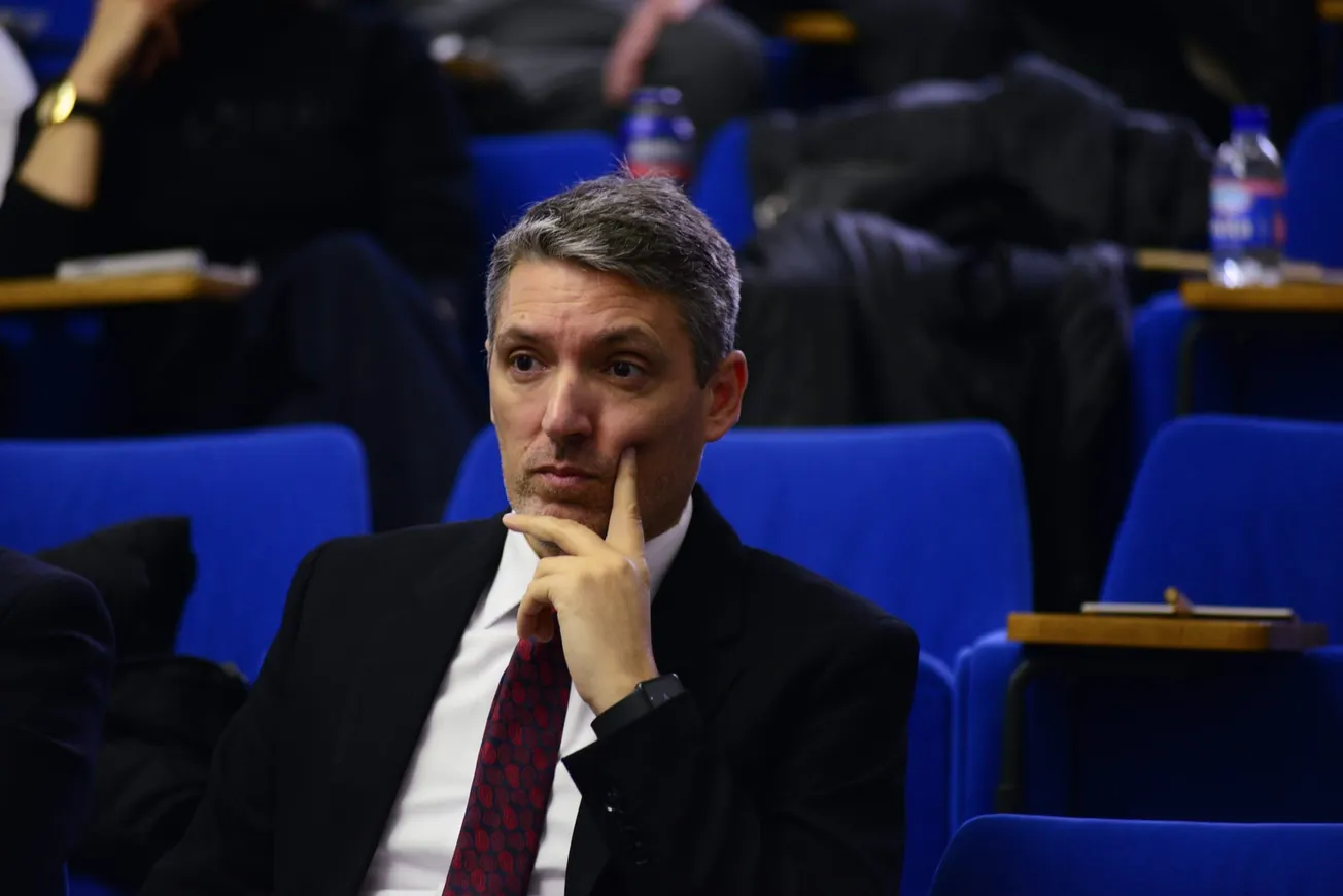 Erol Gaši, kojega podržavaju istaknuti HDZ-ovci preko SDP-a uvodi stranačke cenzorske škare - ovo je interni dopis članovima SDP-a s kojim se pokušava uspostaviti potpuna kontrola javnih istupa