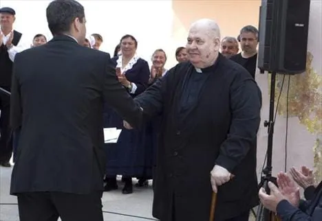 ISKORISTIO VIŠE OD STOTINU DJECE? Zbog optužbi o pedofiliji nadbiskup Puljić zabranio mise župniku iz Bibinja