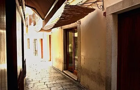 Kaznili ga zbog glazbe koju je uredno platio