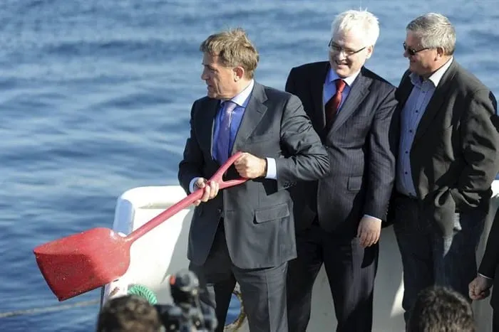 [FOTO GALERIJA] Predsjednik Ivo Josipović i Božidar Kalmeta hranili tune