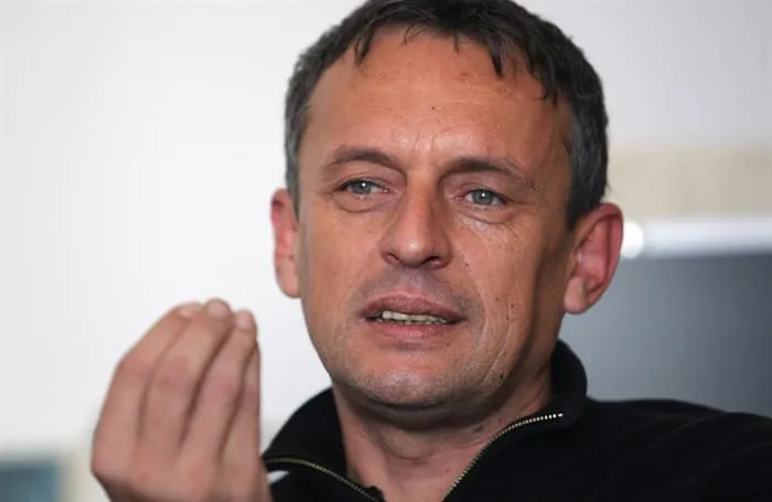 Zrilić odustao od tužbe, Šestana pred sudom podržalo stotinjak branitelja