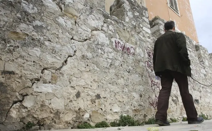 OTKRIĆE NA TRŽNICI Prijeti napuknuti zid palače Pasini