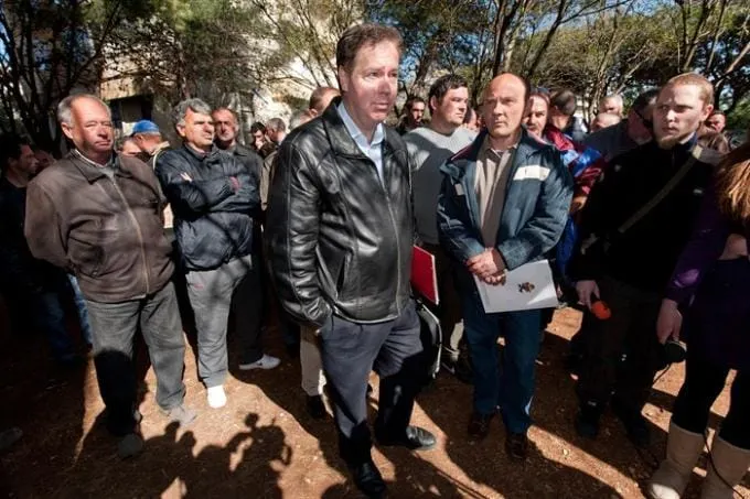 Radnici Gortan građenja u štrajku upozorenja: Inženjerima su umjesto plaća dali aute, a nama ništa!