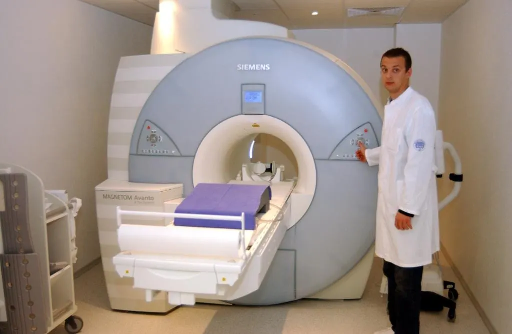 Magnetska rezonancija izvan funkcije