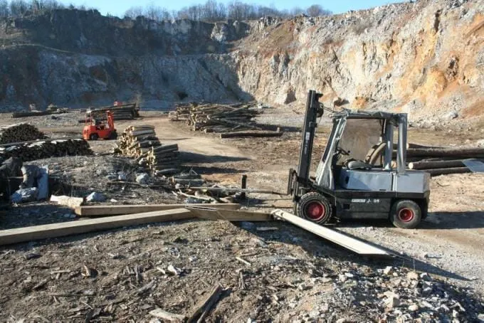 Zadar: ukrao viličar pa ga ostavio na cesti