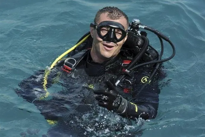 Curavić s 30 ronilaca u Biogradu izvadio 25 tona otpada, najviše guma