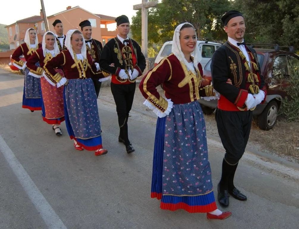 Ljetna škola hrvatskoga folklora HMI
