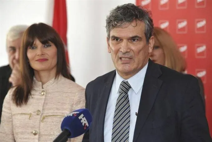 Pica kat siti: Skok s ruba Svemira