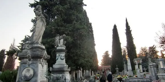 Blagdan Svih svetih: Vozači, strpljivo i oprezno u prometu