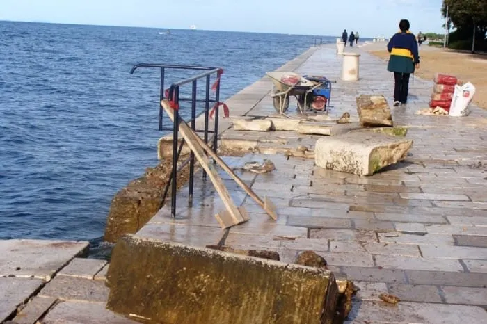 Riva pukla na istom mjestu na kojem je u kolovozu sanirana