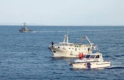 Sa Sandokana spašena dvojica pothlađenih ribara