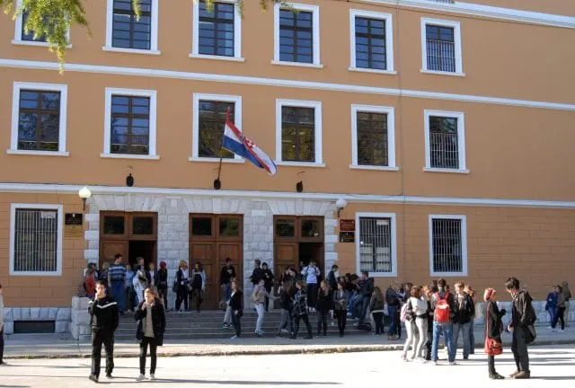 Nove tučnjave u školskim dvorištima