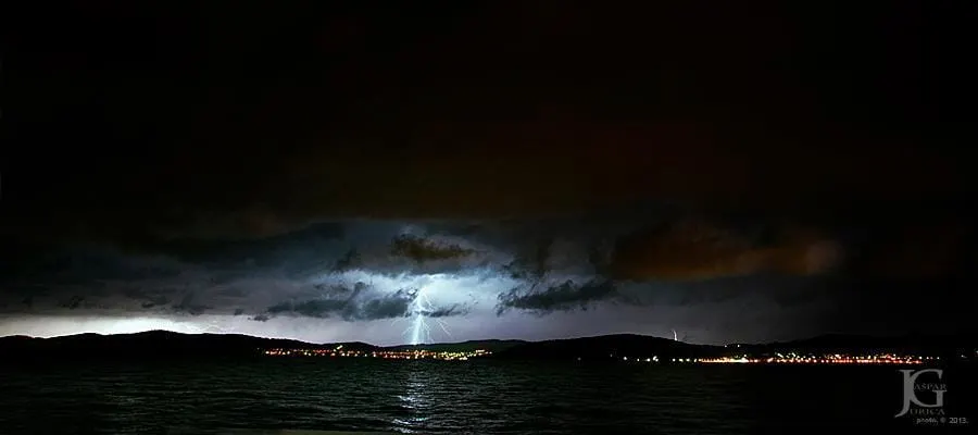 Zadarska sličica by Jurica Gašpar: Munja iznad Kali