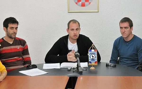 Priopćenje Akcije Mladih: “Posao pročelnice Dolores Grdović Kalmeta je politička umotvorina pijanih milijunaša”