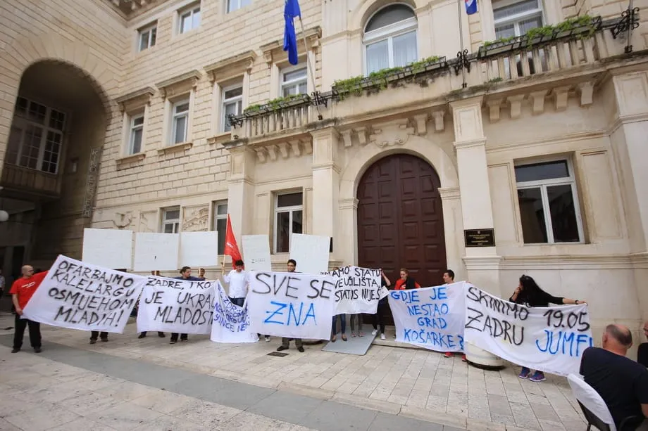 FOTOGALERIJA Mladi Koalicije za promjene poručili kako Zadar još nije niti krenuo