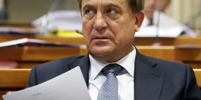 KALMETA SE NE ŽELI ODREĆI SABORSKE FOTELJE Bit će i gradonačelnik i zastupnik