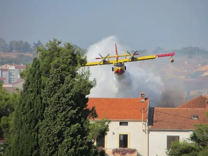 VIDEO: Pogledajte gašenje požara na Plovaniji