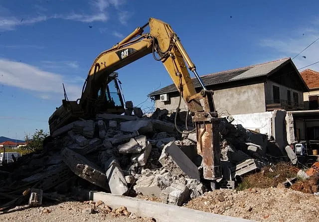 Prema Zekanoviću trebalo ukloniti 80 ruševina, a po Babiću još se ne zna