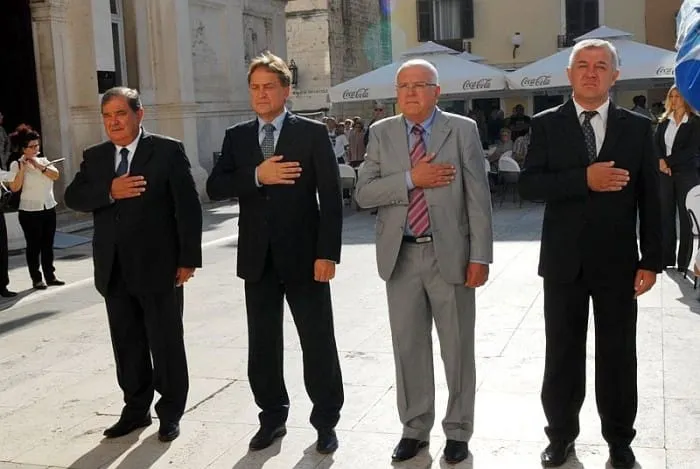 Kalmeta stavlja vijenac pod najljepše stihove