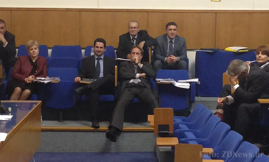 VIJEĆNIK RUBEŠA KALMETI ‘Ako ste vi gordi hrast, mi smo sjekirica iz Peveca. I spremni smo vas sasjeći!’