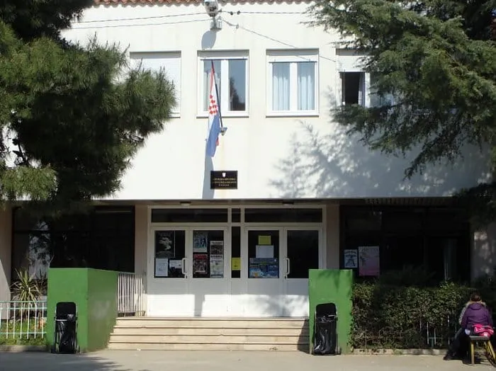 OŠ Smiljevac mora isplatiti odštetu učeniku koji je ostao bez slezene