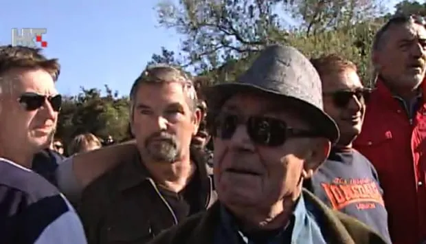 VIDEO: Policija udarila 81-godišnjeg umirovljenika, ozlijeđena i jedna ženska osoba