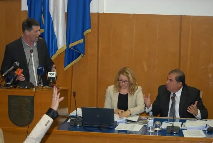 Sinovčić za govornicom optužio Novoselovića za silovanje