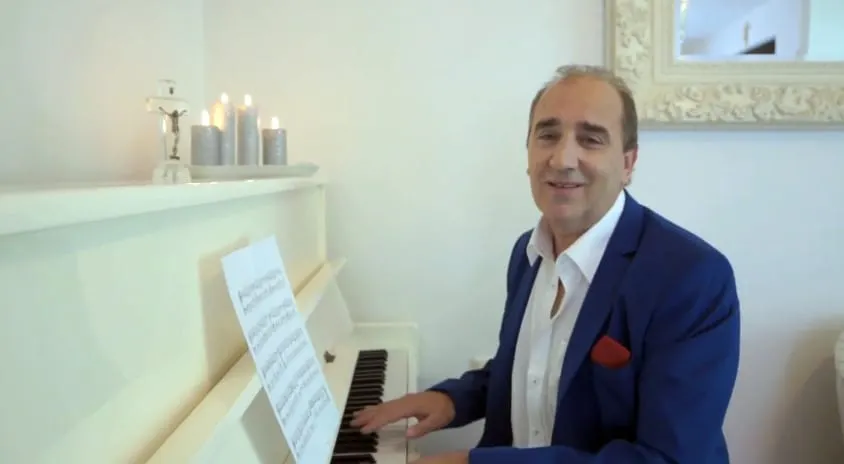 POGLEDAJTE VIDEO SPOT – Mladen Grdović kreće u osvajanje Splitskog festivala s novim hitom “Samo more to zna”