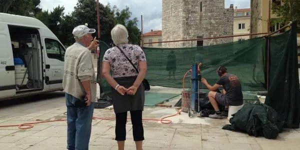 SRAMOTA: Usred sezone radovi na Trgu Petra Zoranića