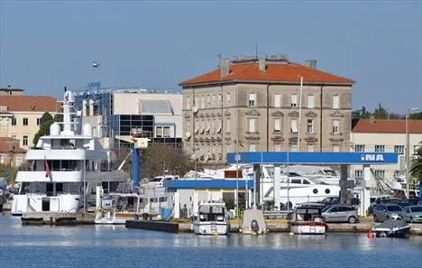 Izvukli ronioca koji je plutao ispred benzinske postaje