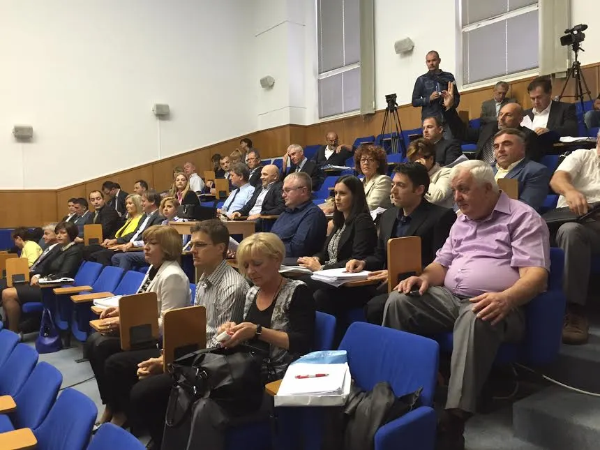 HDZ GUBI JOŠ 4 MJESNA ODBORA: Službeno započeli pregovori Akcije Mladih i SDP-a