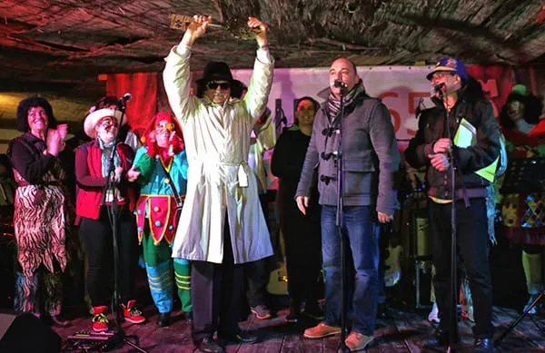 VIDEO – Mladen Grdović oduševio Virane, vlast preuzeo svećenik Miro!