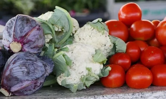 Na pijaci se i dalje prodaju uvozni i proizvodi iz otkupa!