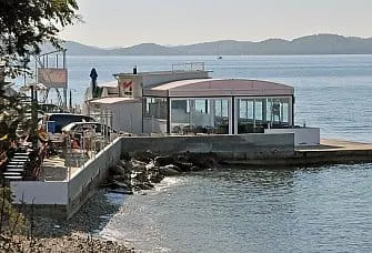 “Porthosu” odbijena koncesija – plaža i objekat su zapušteni!