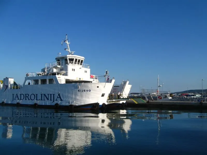 Neki otočani na autobus do centra čekaju i po 45 minuta