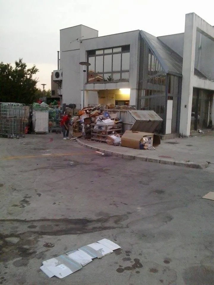 KONZUM K+ SMETLIŠTE: Otpad dućana u srcu turističkog kvarta!