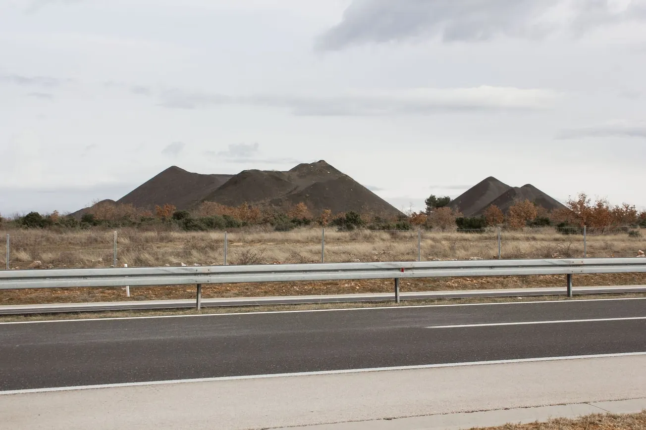 ŽIVI ZID: Zbog “Crnog brda” u samo jednoj ulici u Škabrnji od raka boluje 30-ak ljudi