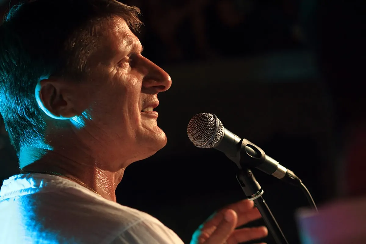 FOTO: Klapa Intrade i Tomislav Bralić oduševili mnogobrojnu publiku u rodnom mjestu najpoznatijeg Bibinjca