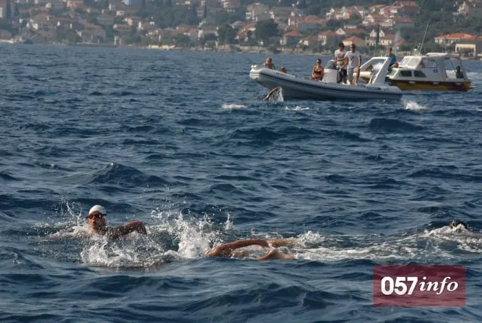 Ante Cvitanović u 71. godini preplivao od Ugljana do Iža