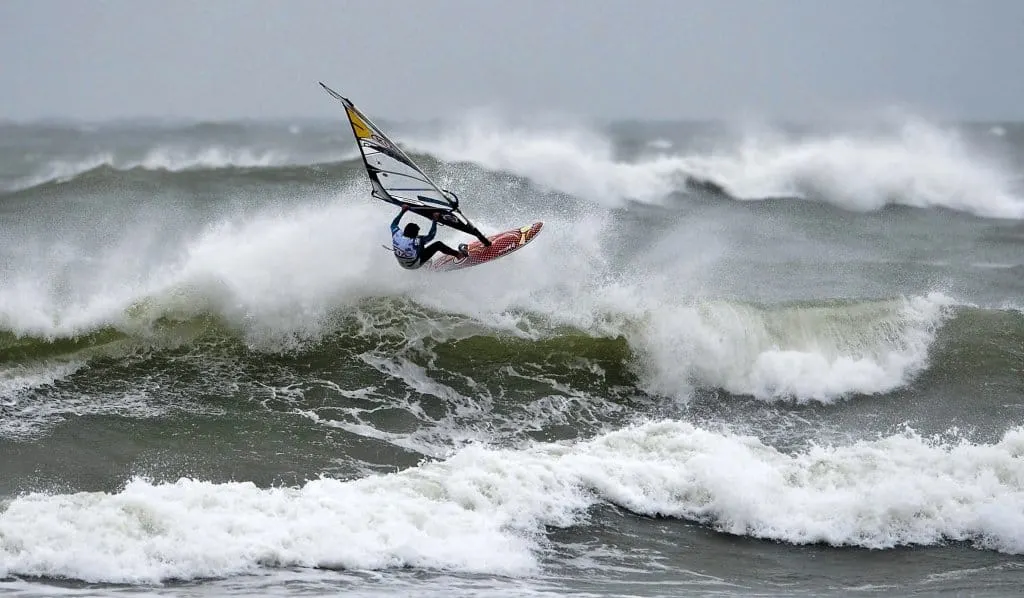 Surfer iz Njemačke podcijenio buru – pet sati borbe za život