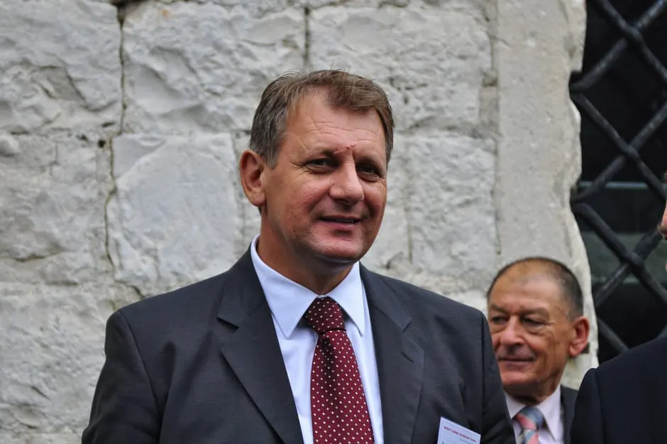 DOBRO MU SE ZAMJERIO Načelniku Baradiću oštetio 100 maslina i 70 trsova loze