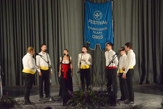 Zadarska studentska klapa nastupila na Omiškom festivalu