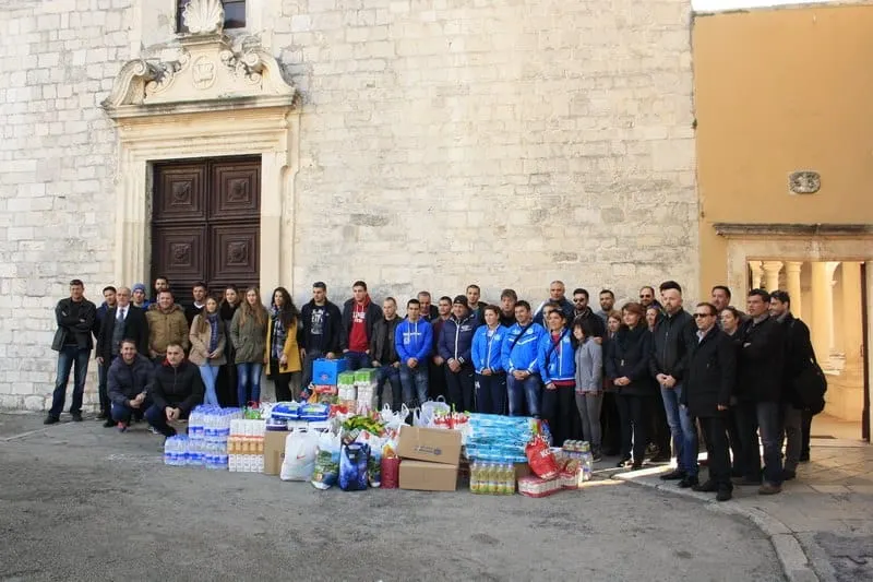 FOTOGALERIJA – Zadarski sportaši do vrha napunili Socijalnu samoposlugu sv. Frane