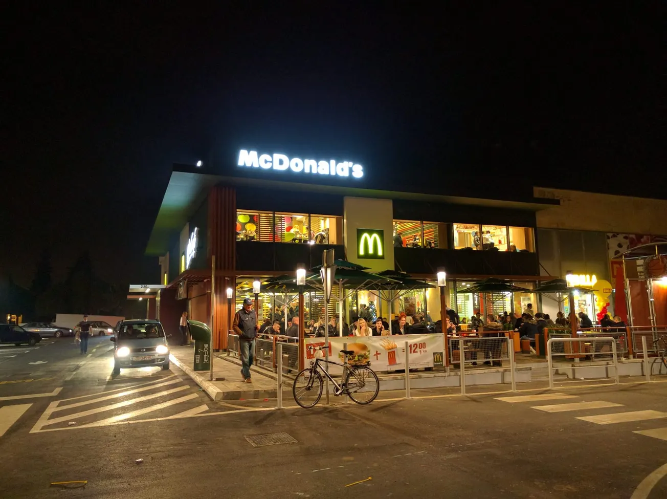 Gužva na Bulevaru, svoja vrata otvorili McDonald’s i Billa