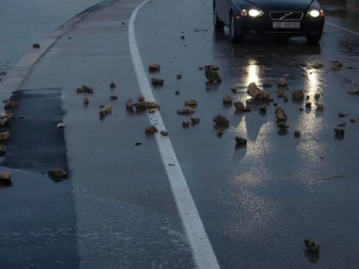 Kamenjem mu gađao automobil jer je udario mačku