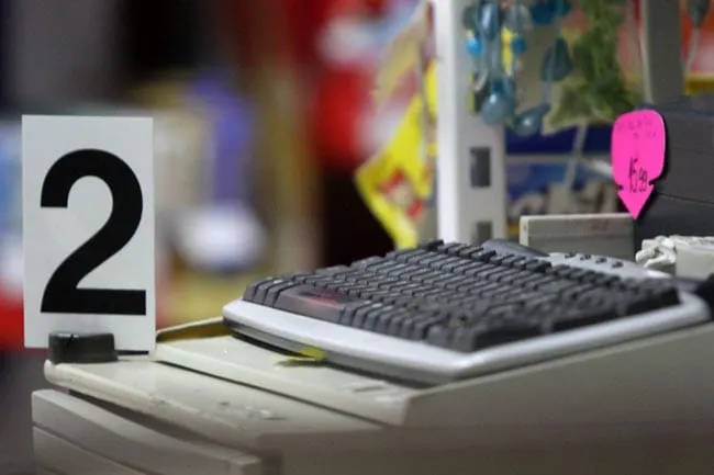 Drski lopov prodavačici ukrao novčanik s pulta