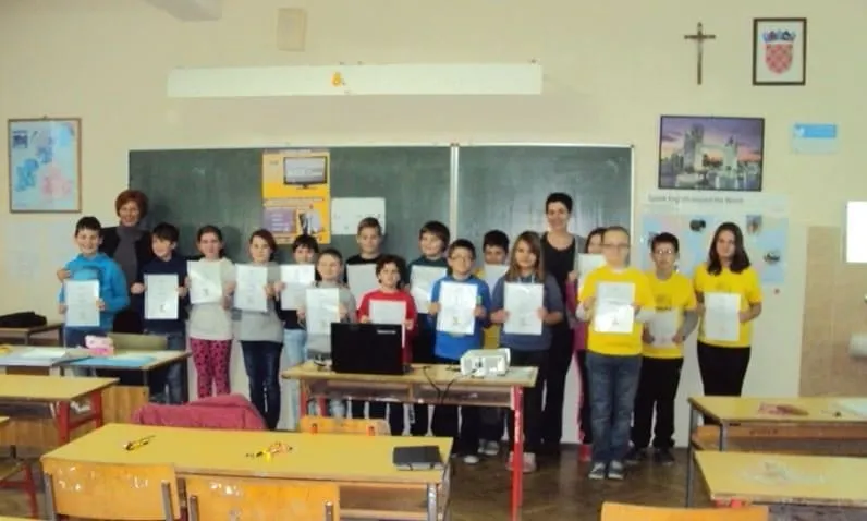 Osnovci mogu i 10 dana bez ekrana